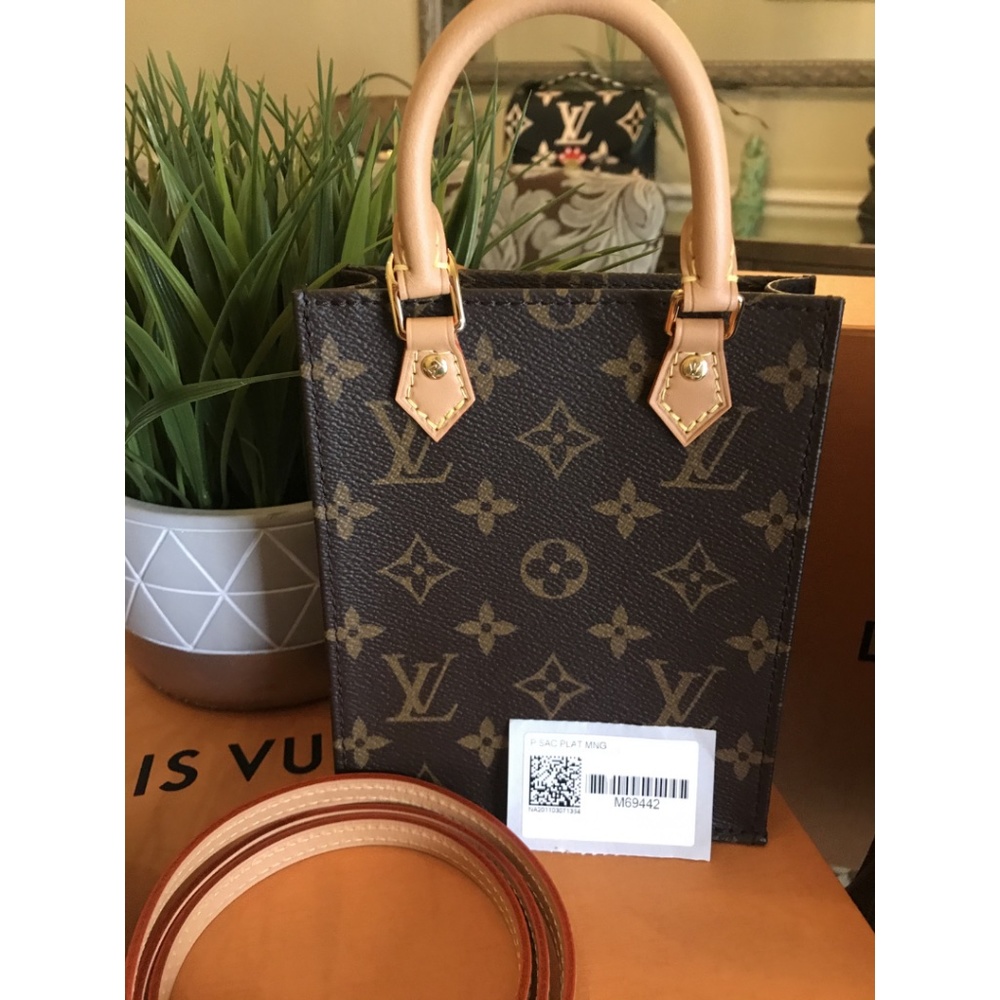 AUTHENTIC Louis Vuitton Petit Sac Plat